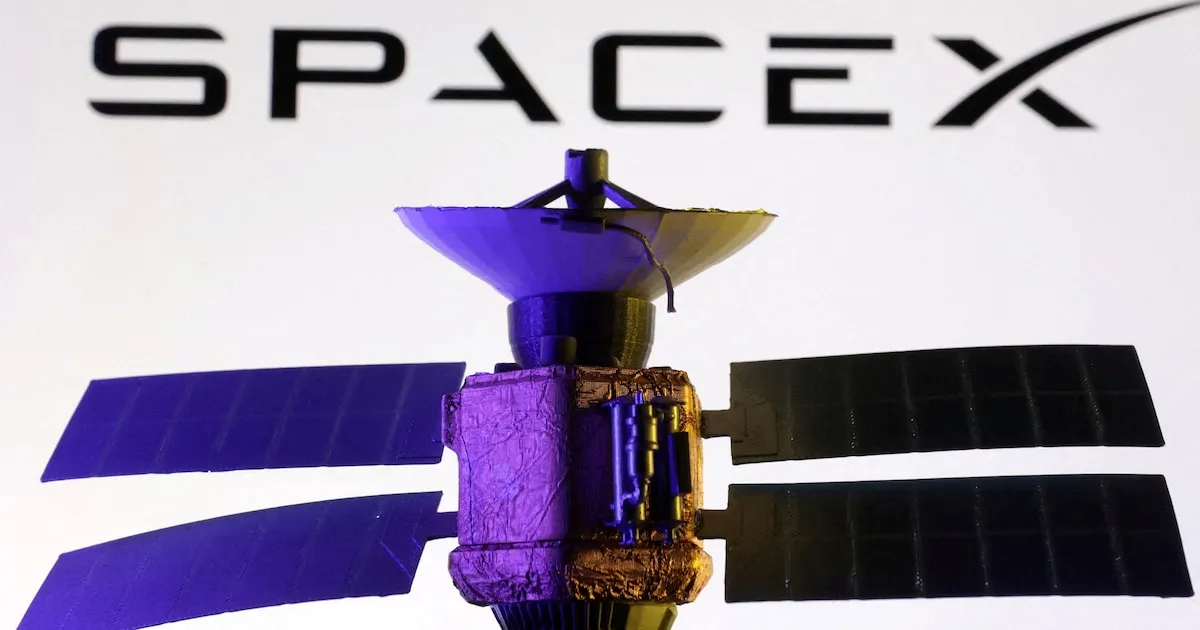 Cohete de SpaceX como referencia a infraestructura espacial y centros de datos orbitales